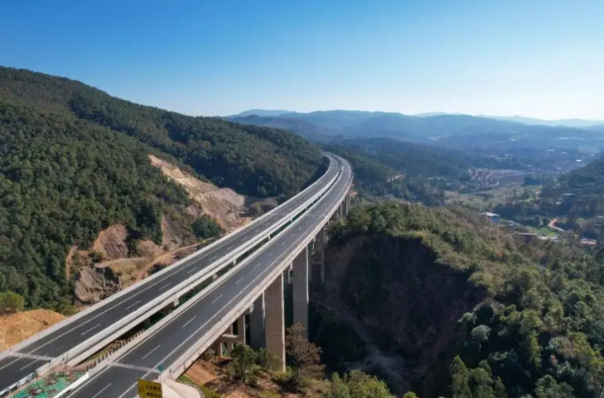 云南省 G7611 都匀至香格里拉高速公路